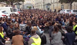 1200 lycéens rendent hommage aux victimes