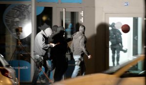 Attaques à Paris : la traque du 8e suspect se poursuit