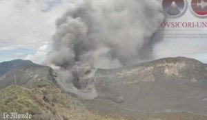 L'éruption d'un volcan au Costa Rica filmée en timelapse