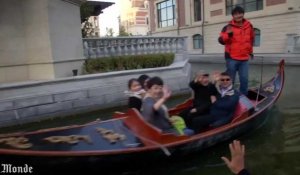 Visite en gondole d'une ville chinoise qui se prend pour Venise