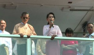 Birmanie: Aung San Suu Kyi prédit une large victoire aux législatives