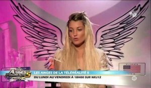 Les Anges 5 : le shooting sexy d'Aurélie topless en vidéo