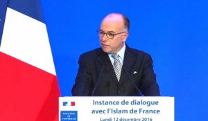 Islam: Cazeneuve dénonce un certain "discours sectaire"