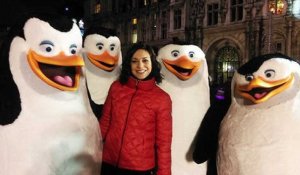 Nathalie Péchalat et les Pingouins de Madagascar inaugurent la patinoire de l'hôtel de ville