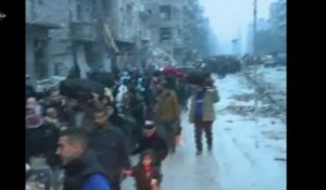 Alep : l'évacuation des civils tarde