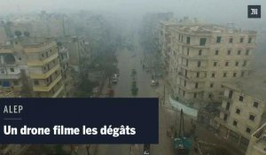 Un drone filme les colonnes de fumée au-dessus d'Alep