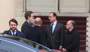 Attentat de Berlin: Hollande signe le registre de condoléances