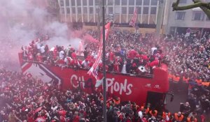 La fête à Lille pour accueillir le bus des joueurs du LOSC 