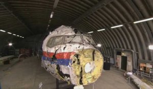 Vol MH17: des juges néerlandais inspectent l'épave avant le procès