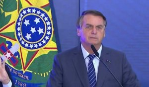 Brésil: Bolsonaro insinue que la Chine a créé la pandémie pour une "guerre chimique"