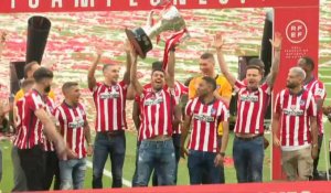Football: l’Atlético soulève le trophée de champion d'Espagne