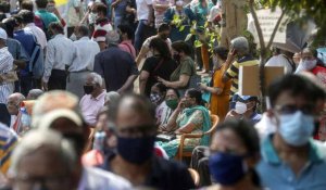 Covid-19 : l'aide médicale britannique arrive en Inde qui a désespérément besoin d'oxygène