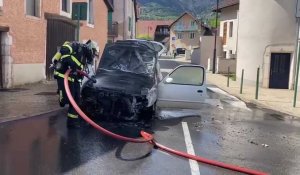 Gex : un vehicule s'embrase