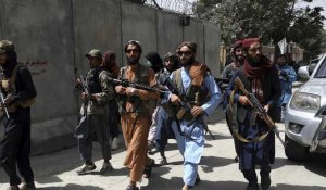 Afghanistan : les talibans consultent, Joe Biden juge que le "chaos" était inévitable