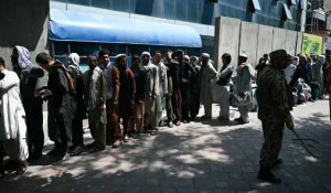 Afghanistan: longues files d'attente devant les banques de Kaboul