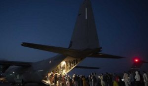 Attentats près de l'aéroport de Kaboul : les occidentaux vont continuer les évacuations