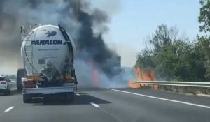 L'impressionnante vidéo de l'incendie d'un camion sur l'A9 près de Narbonne