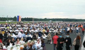 Aéroport de Tegel à Berlin : 3000 personnes rassemblées pour le "dîner de la liberté"