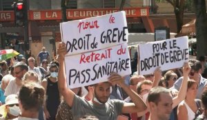 Pass sanitaire: cinquième week-end de mobilisation à Paris