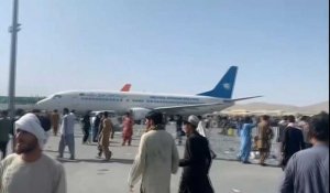 Chaos à l'aéroport de Kaboul, envahi par des Afghans souhaitant fuir le pays