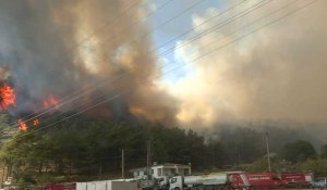 La Turquie continue de lutter contre les incendies dans la ville côtière de Marmaris