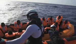 Méditerranée : plusieurs centaines de réfugiés attendent toujours un "port sûr" pour débarquer