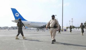 Afghanistant: les talibans paradent dans l'aéroport de Kaboul après le retrait américain