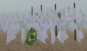 Brésil: 600 mouchoirs blancs exposés à Rio en mémoire des victimes du Covid-19