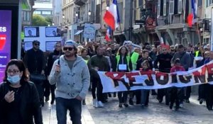 Manifestation : les anti-pass dans la rue Emile Zola à Troyes