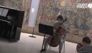 L'audition d'Ambre Dhellemmes au violoncelle au musée de Saint-Lô