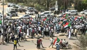 Soudan: des manifestants en faveur d'un pouvoir civil défilent à Khartoum