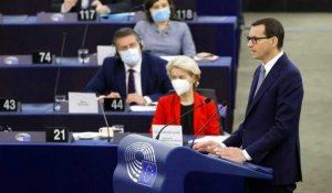 La Commission européenne avertit un peu plus la Pologne qui conteste la primauté du droit européen