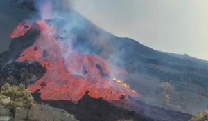 La Palma: nouvelle coulée de lave vers l'océan après l'effondrement du cône du volcan