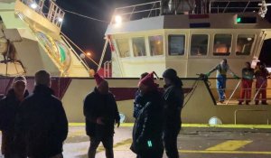 Les pêcheurs boulonnais bloquent l'accès à la criée aux bateaux néerlandais