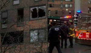Scène devant un incendie d'immeuble à New York qui a fait au moins 19 morts