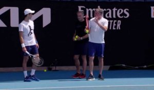 Open d'Australie 2022 - Novak Djokovic, à peine libéré et déjà à l'entrainement sur le Rod Laver Arena de l'Australian Open !