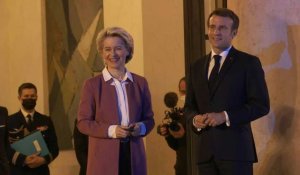 Macron accueille à l'Élysée la présidente de la Commission européenne pour un dîner de travail