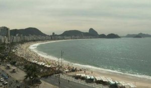 Les partisans de Bolsonaro se rassemblent sur la plage de Copacabana avant son meeting