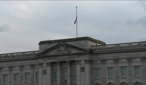 Le drapeau mis en berne au palais de Buckingham après le décès de la reine Elizabeth II