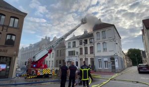 Incendie place Pierre Bonhomme a Saint Omer; Un immeuble est en feu dans le centre-ville de Saint-Omer ce 15 septembre