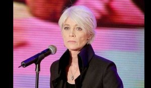 Françoise Hardy atteinte d’un cancer : 45 radiothérapies, vie cauchemardesque… « Elle n’est pas...
