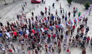 Tourcoing : 800 couques à rogins lancées depuis l’hôtel de ville