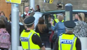 Le roi Charles III et la reine consort Camilla quittent le Parlement écossais