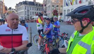 Mons. Ils font le tour de la Belgique à vélo contre  la  maladie  de Parkinson. Ils se sont arrêtés à Mons. Vidéo  Éric  Ghislain
