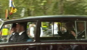 Le roi Charles III quitte Clarence House pour se rendre au Parlement britannique