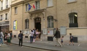 A Paris, les écoliers de retour à l'école après deux mois de vacances