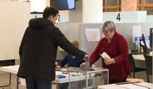Présidentielle: des électeurs votent à Lille