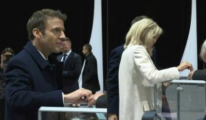 Présidentielle: Emmanuel et Brigitte Macron votent au Touquet