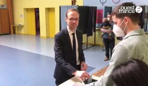VIDÉO. Présidentielle : Florian Bercault, le maire de Laval, a voté lors du premier tour