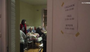 "Je suis une babouchka âgée" : en Ukraine, le calvaire des plus vieux